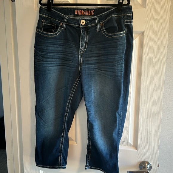 Hydraulic Jean Capris - 18 - BOOTY friendly! - Picture 1 of 6